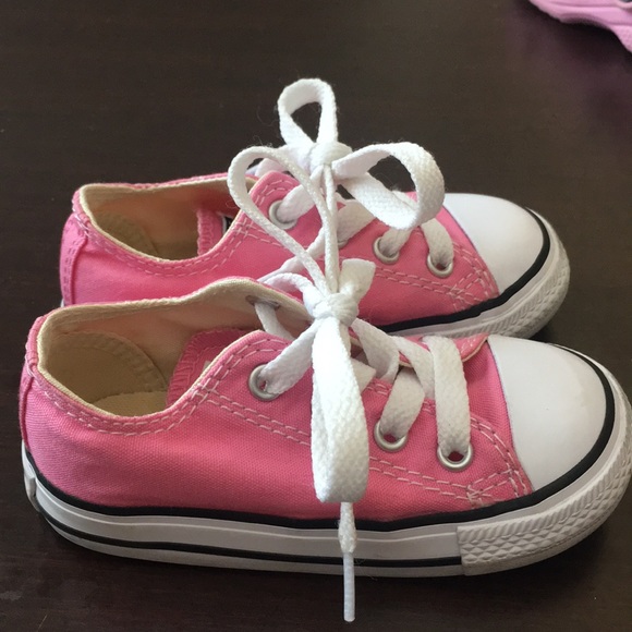 SOLD---Pink converse low tops - Picture 2 of 4